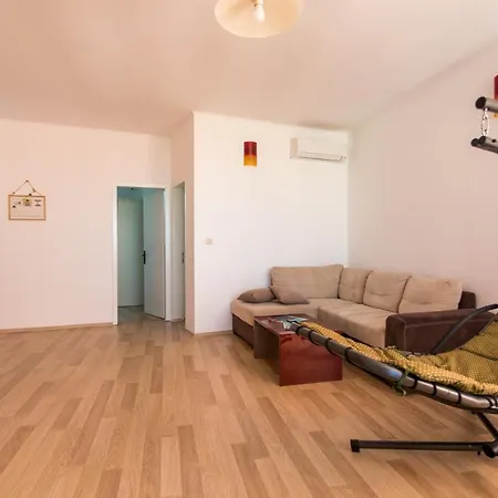 Guest Trigor * סנט קונסטנטין והלנה